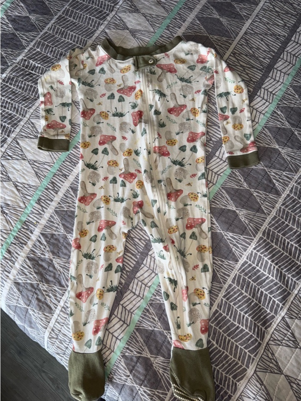 Burt's Bees Baby Green and White Mushroom Footies 18 Months